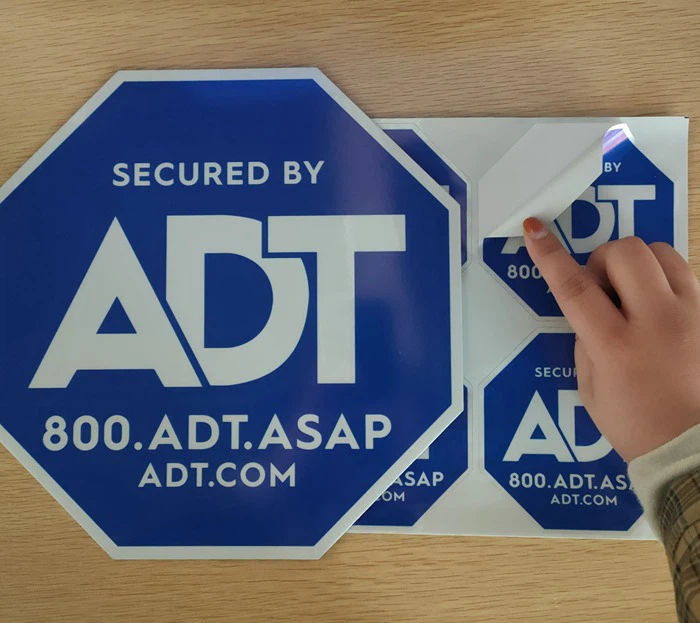 Sinal e adesivo ADT